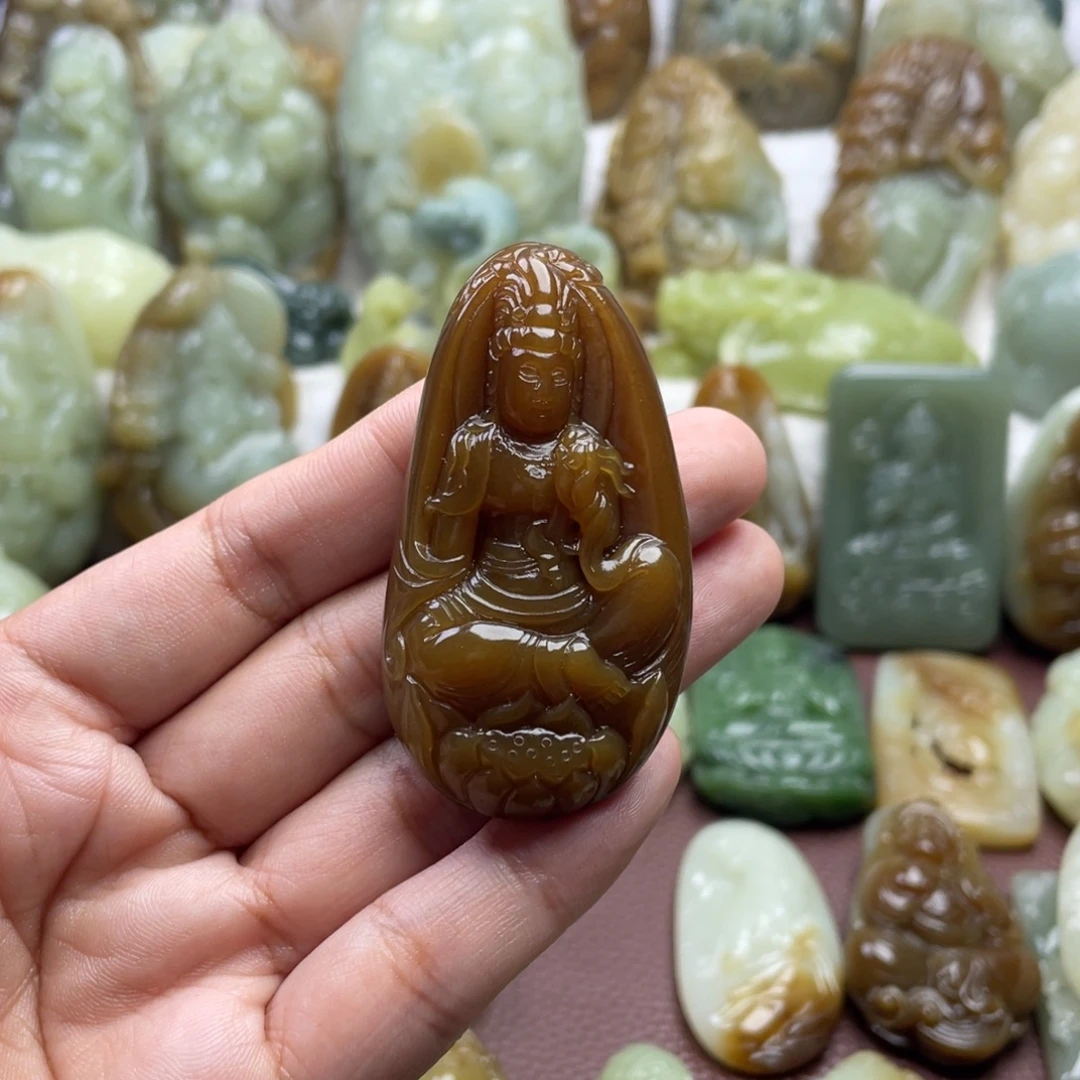大***愚和田玉未镶嵌颈饰