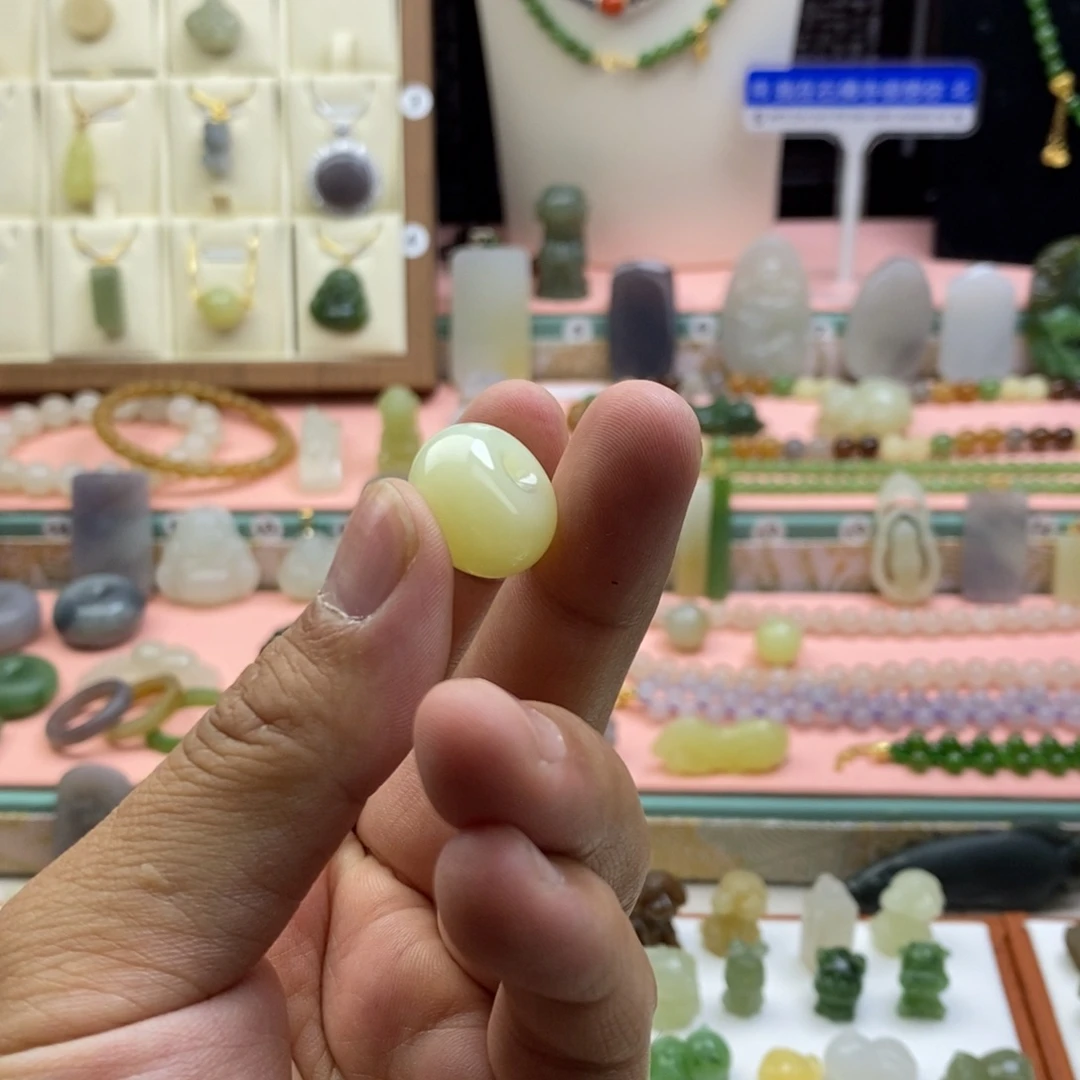 和田玉未镶嵌吊坠(不含链)玉*