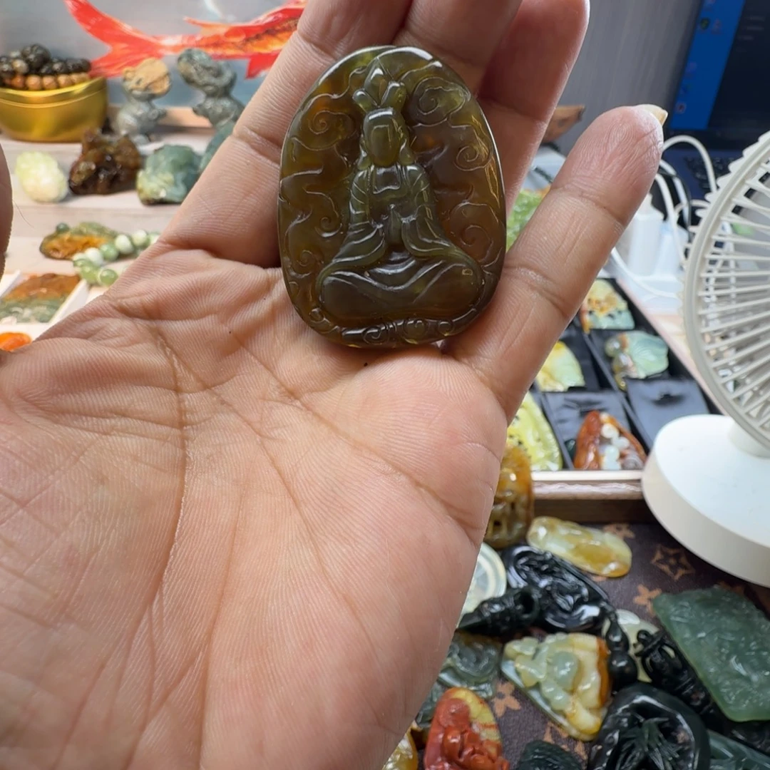 蛇纹石玉未镶嵌颈饰