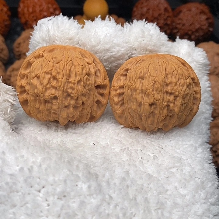 文玩核桃把件45泥鳅背