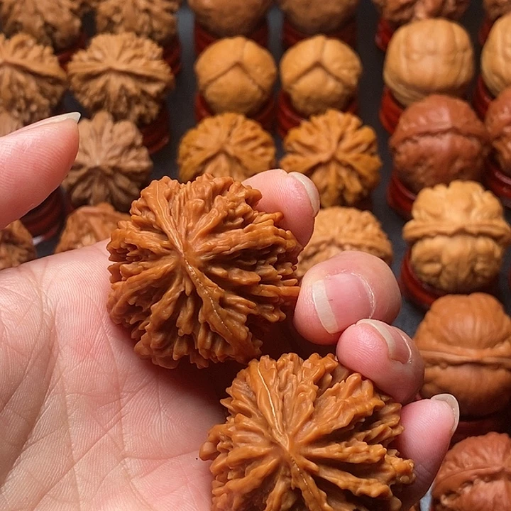 丽***子文玩核桃吊坠火麒麟