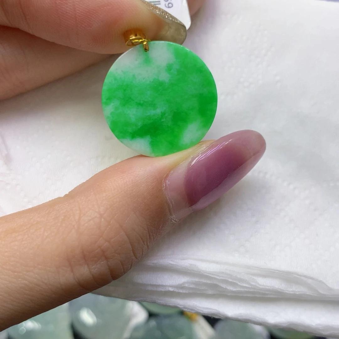 翡翠18K金镶嵌颈饰