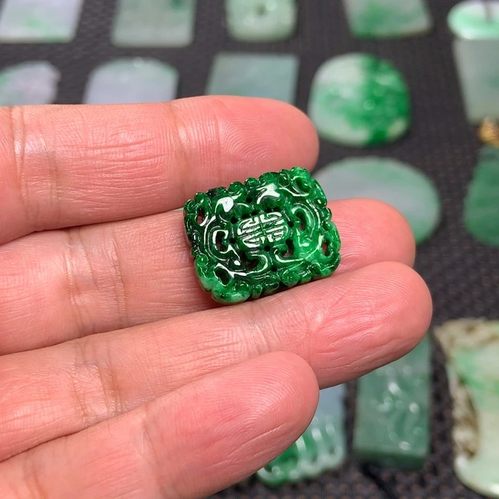 翡翠挂件未镶嵌安*