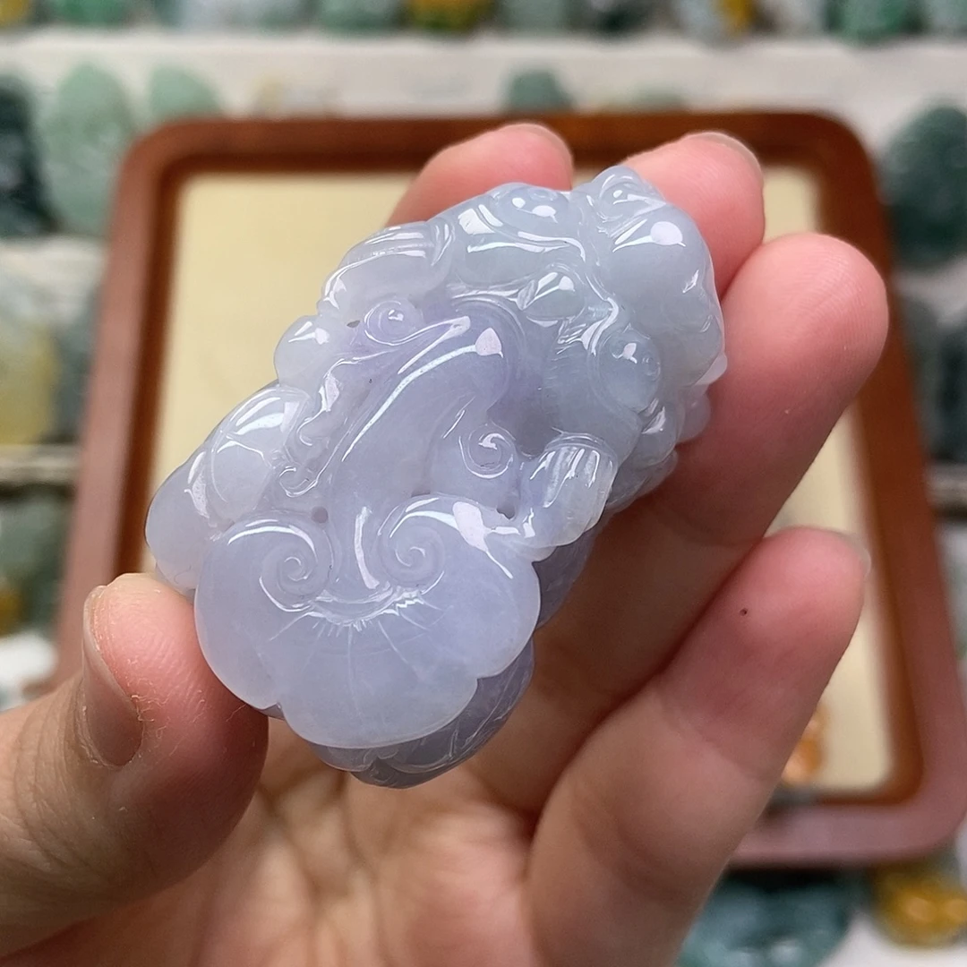 翡翠未镶嵌吊坠(赠链)口含珠