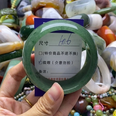 石英质玉手镯未镶嵌