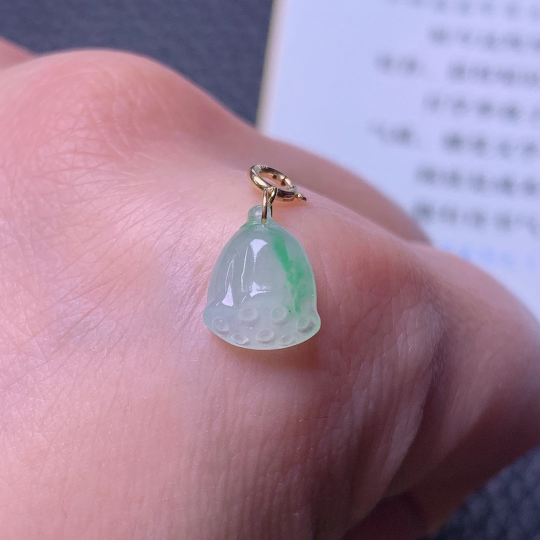 天然缅甸a货翡翠冰种飘阳绿小莲蓬玉吊坠18k金扣10/8/4