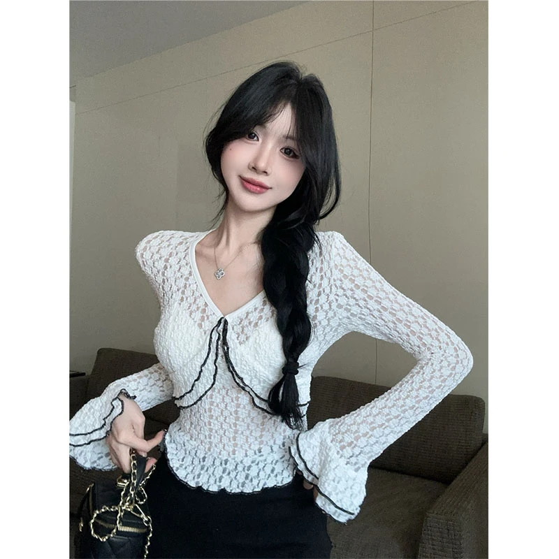 2025新款山茶花蕾丝刺绣花朵荷叶边肌理感上衣修身百搭裙裤两件套