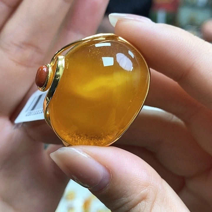 琥珀珠宝奇石未镶嵌