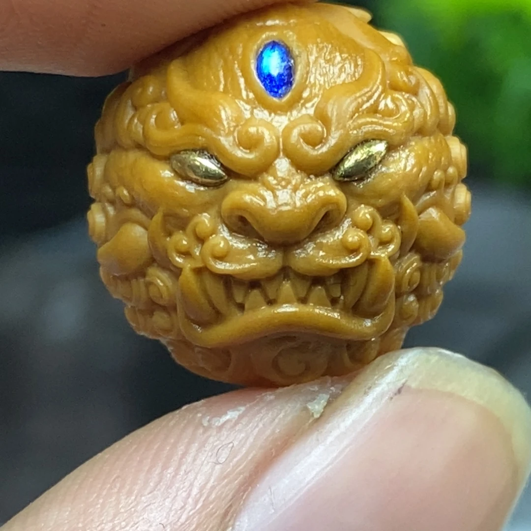 猴头核桃吊坠镶嵌万福唐狮