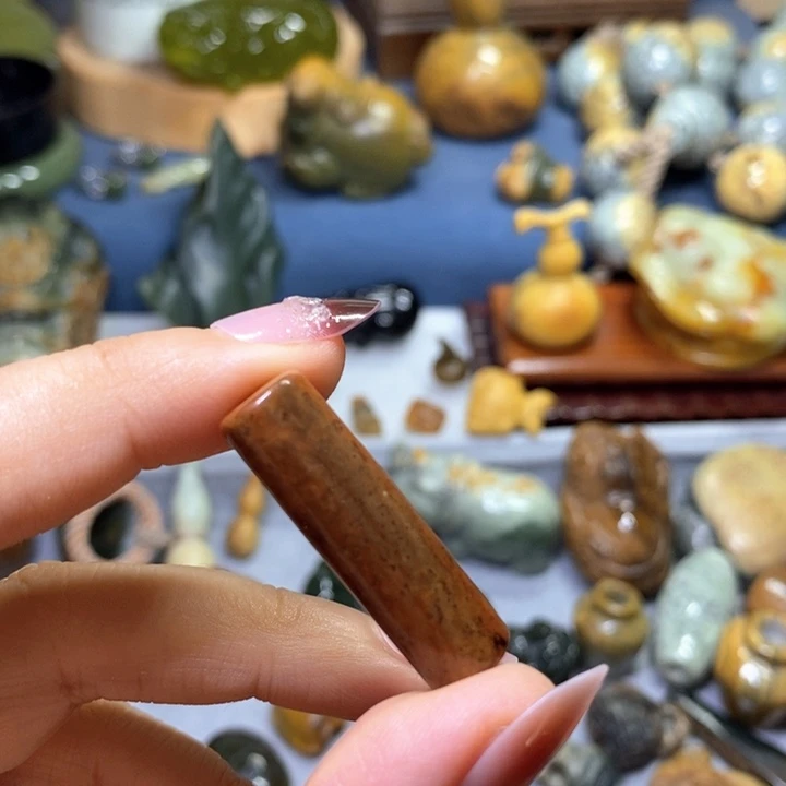 未镶嵌岫岩河磨玉（透闪石质玉）挂件