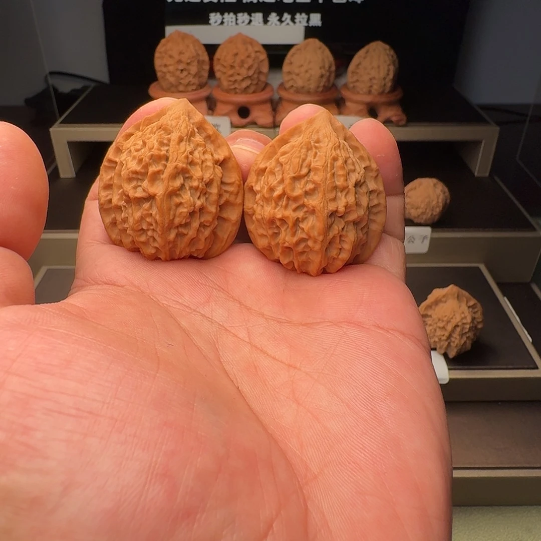 文玩核桃吊坠金牛38全品白茬精对