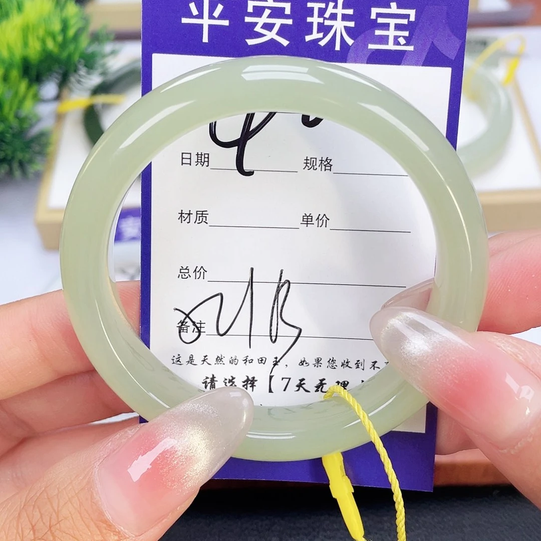 和田玉手镯未镶嵌