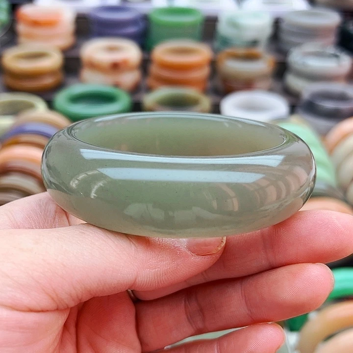 未镶嵌手镯（圆镯）石英质玉