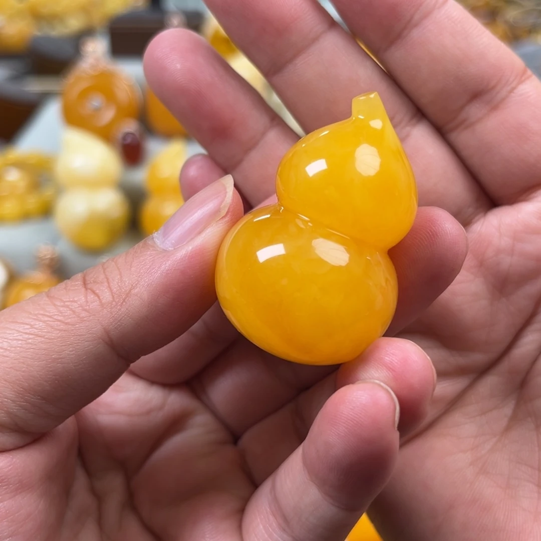 蜜蜡未镶嵌珠宝奇石