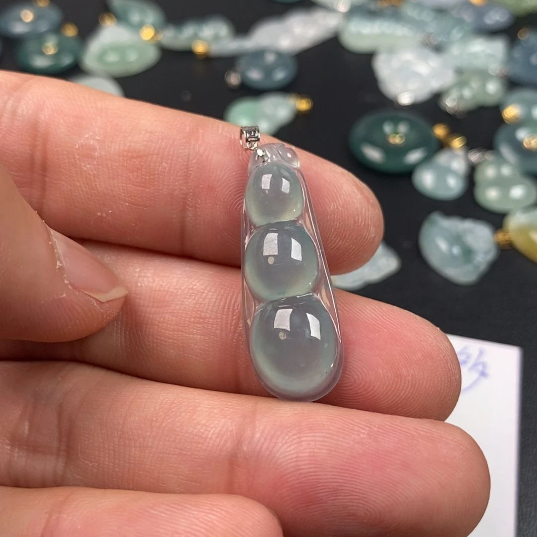 颈饰18K金镶嵌翡翠