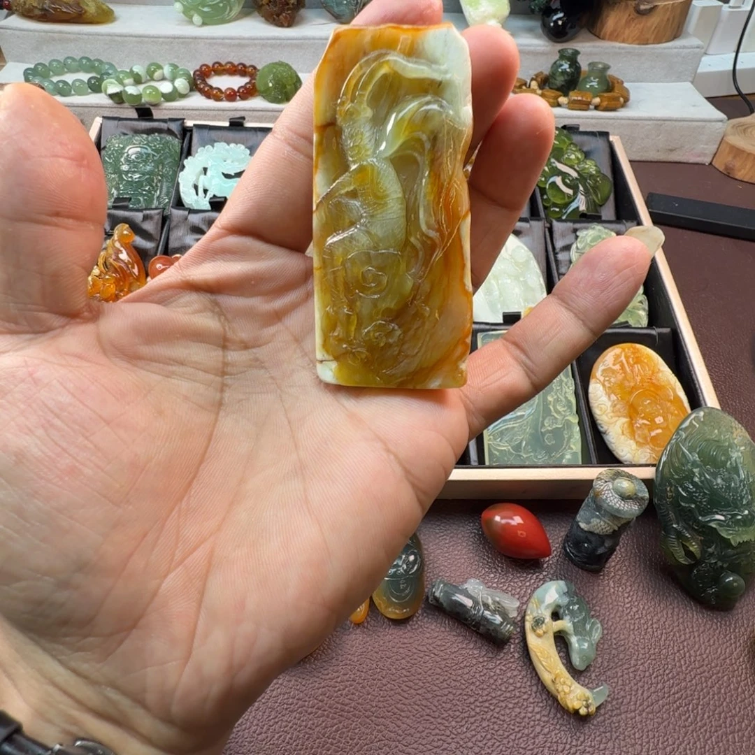 蛇纹石玉未镶嵌颈饰