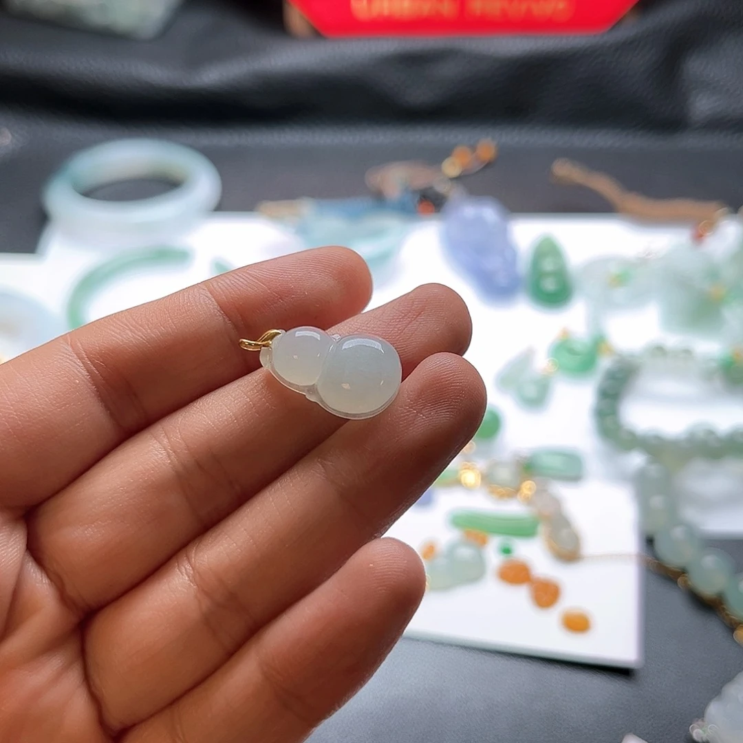 翡翠颈饰18K金镶嵌杨*童葫芦