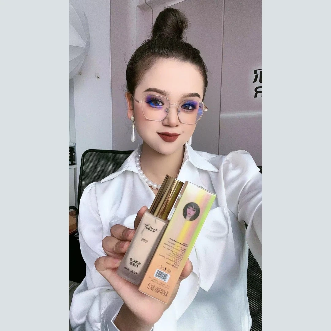 loulansuoya/楼兰索娅轻薄妆容持妆粉底液