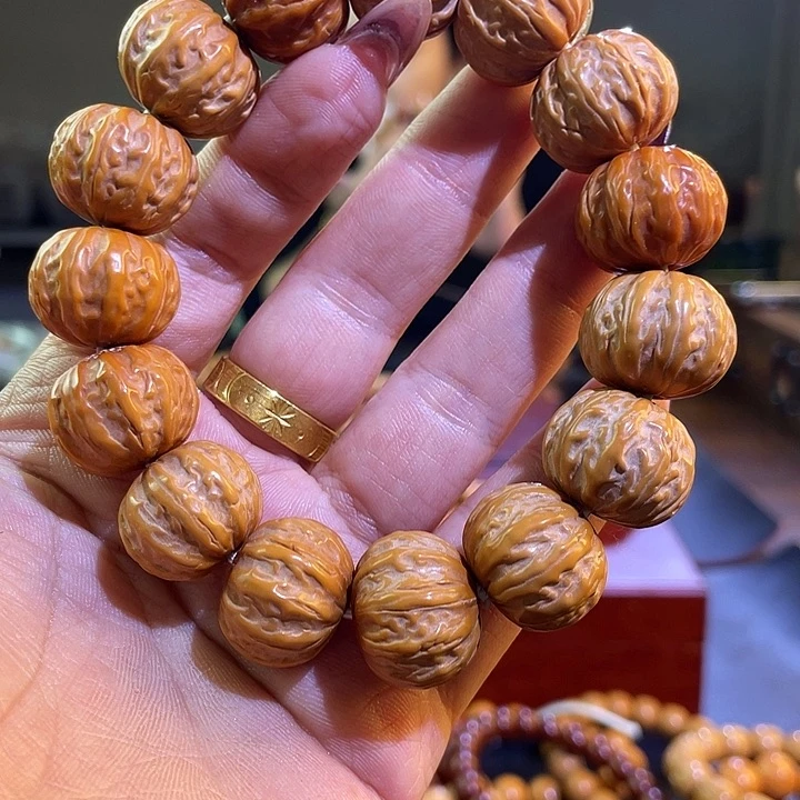 橄榄核吊坠盛****及猴头手串