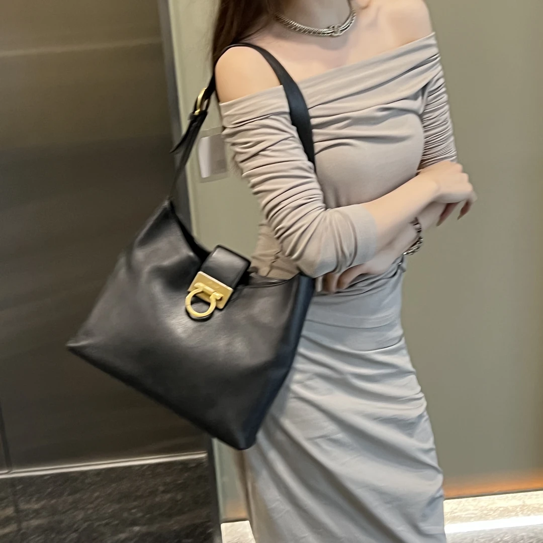 95新 FERRAGAMO/菲拉格慕 95新菲拉格慕单肩包6085399