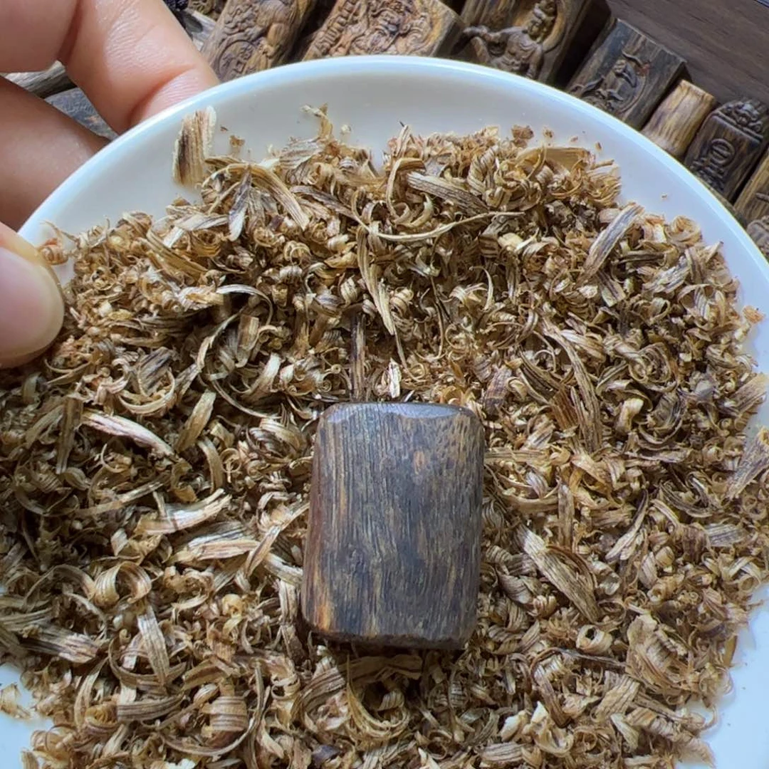 沉香碎屑沉香乌身素牌5.6克