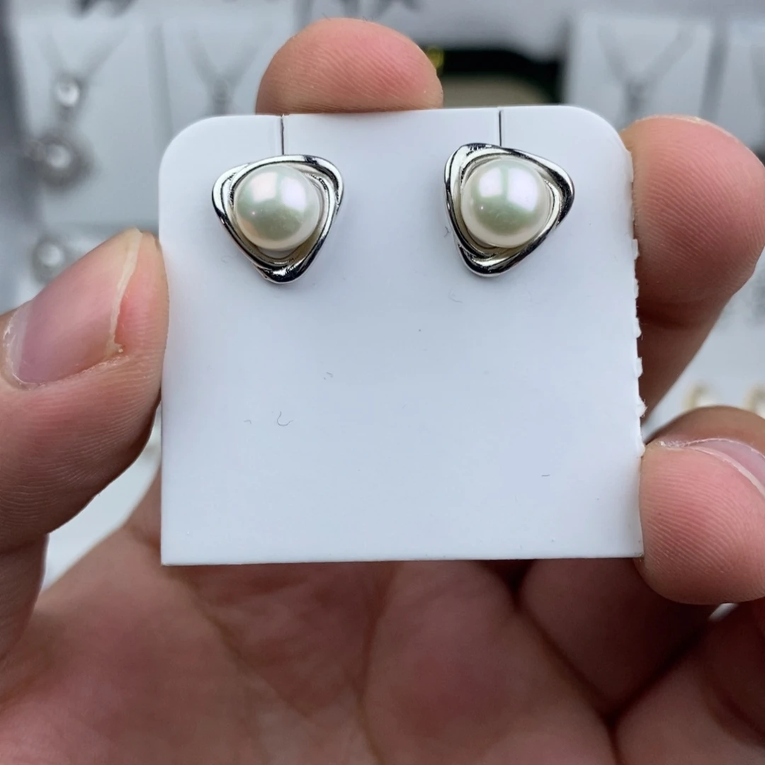 淡水珍珠耳饰未镶嵌