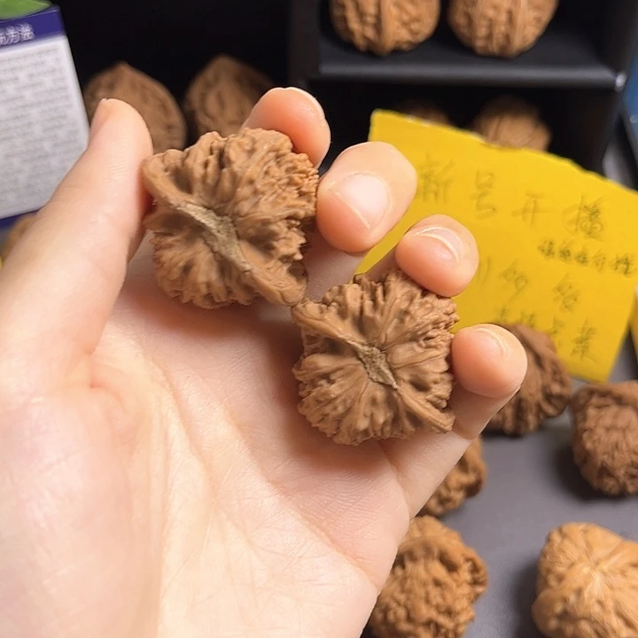 文玩核桃把件红宝石练手对