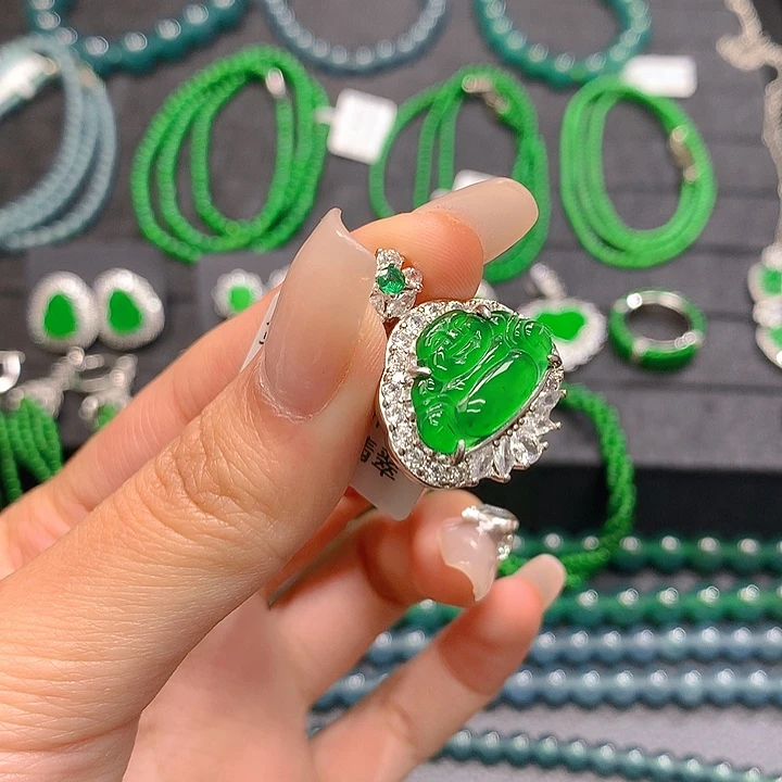 翡翠颈饰未镶嵌。。。。