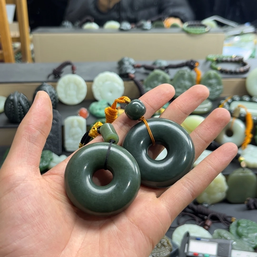 用***5和田玉未镶嵌颈饰