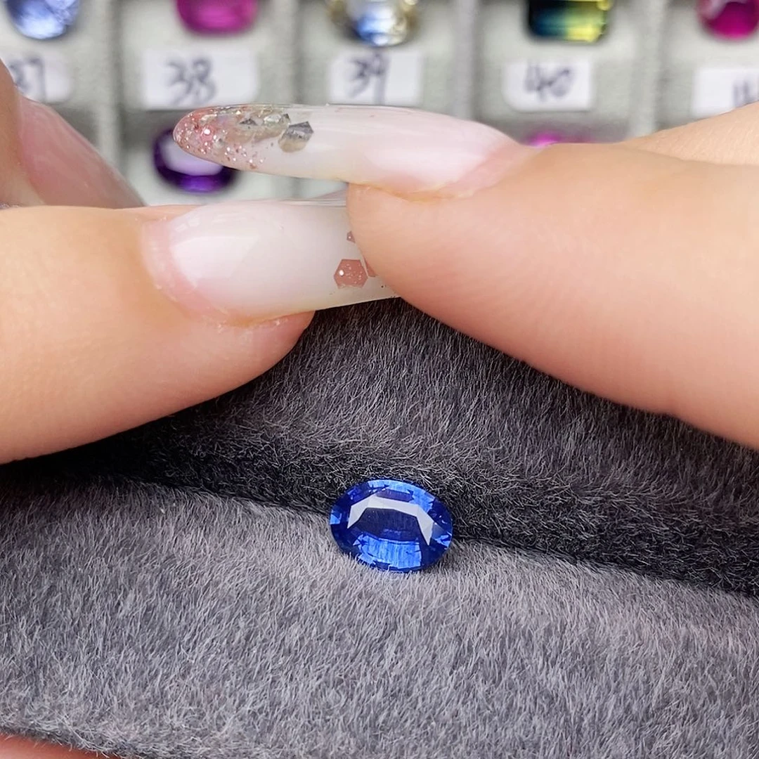 裸石蓝宝石CGRL证书矢车菊颜色浓郁1.06ct/0130