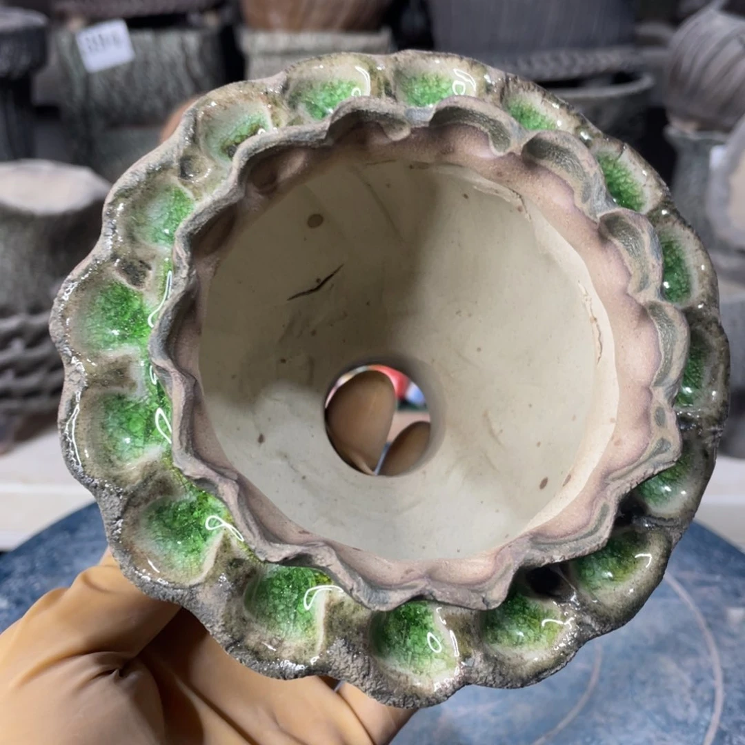 红陶微瑕的脸上有一丝