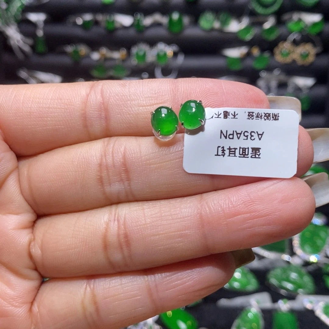 翡翠耳饰18K金镶嵌蛋面耳钉