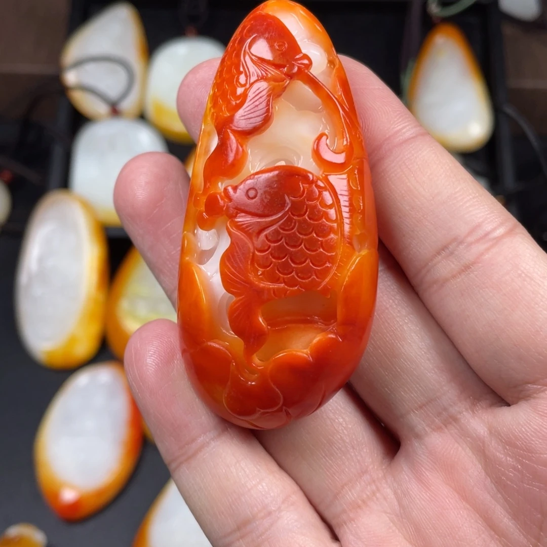 在***途玉新疆连年有余挂件