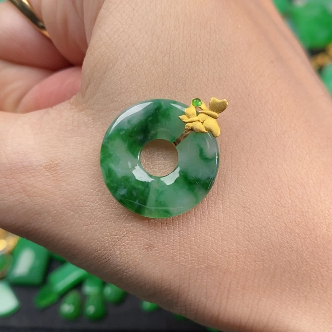 翡翠18K金镶嵌颈饰翡翠