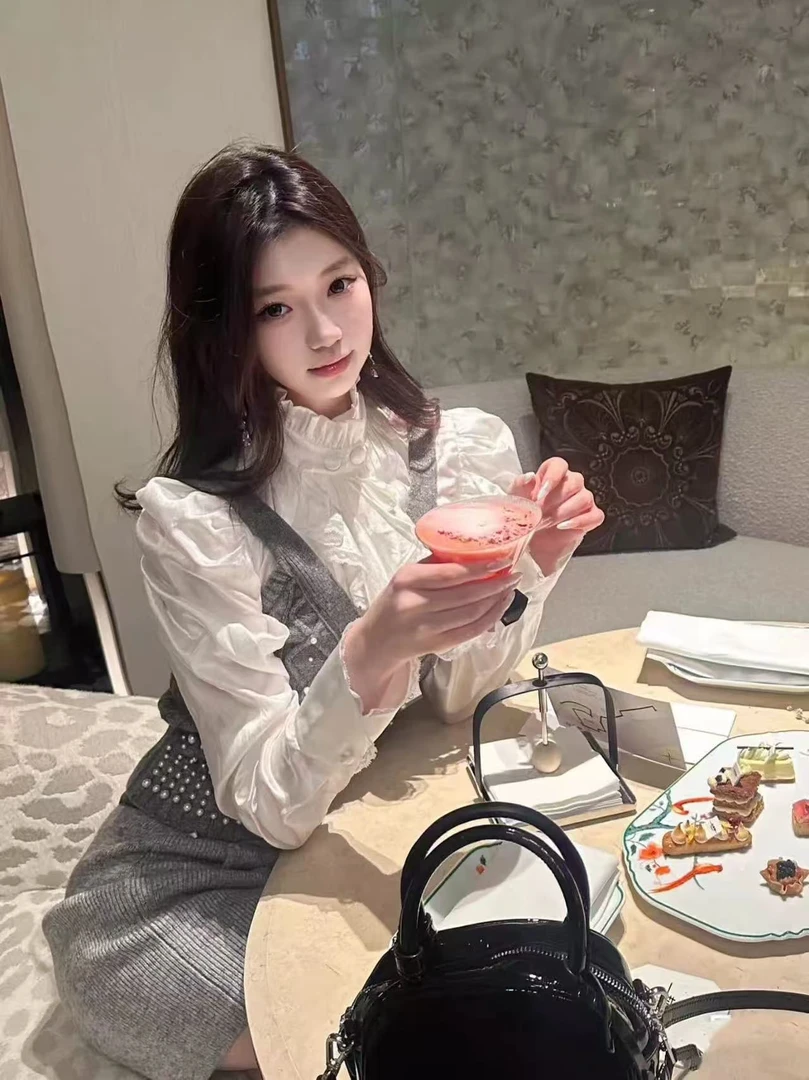 2026明星专柜同款-千金大小姐时尚百搭白灰拉家拼接上衣开衫-4号