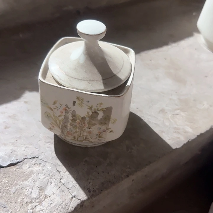 瓷片陶瓷盘子碗啥都有