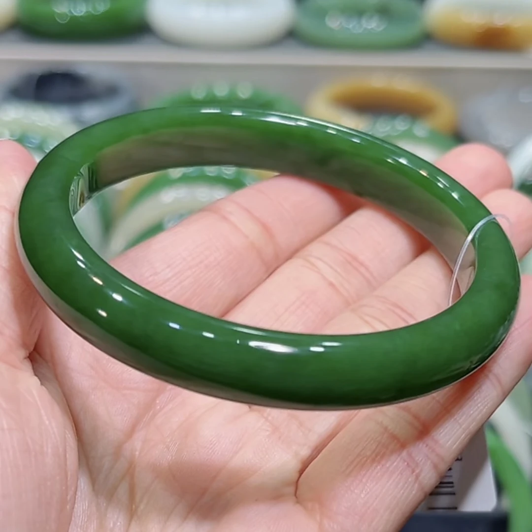 和田玉俄料碧玉老料辣阳绿手镯58-59圈口