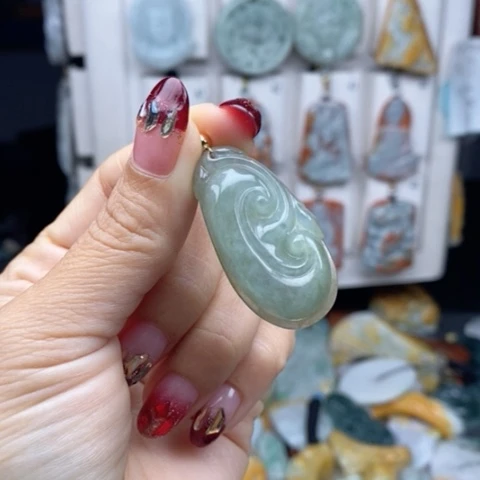 翡翠颈饰未镶嵌翡翠