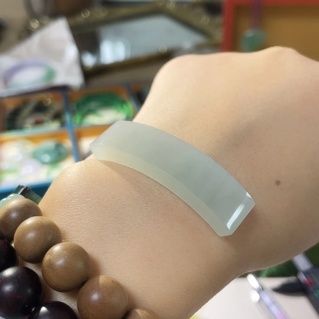 翡翠未镶嵌颈饰素面手牌