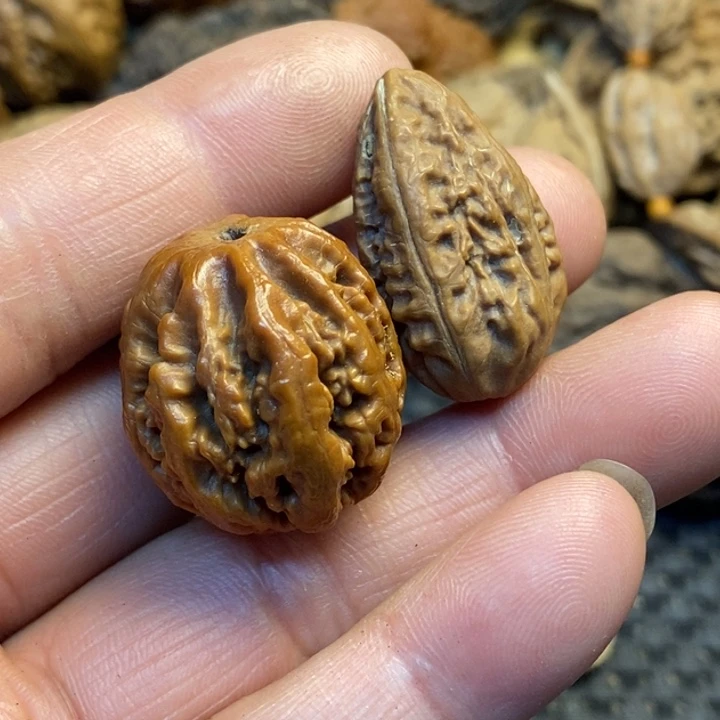 粉***哥文玩核桃吊坠娜姐161