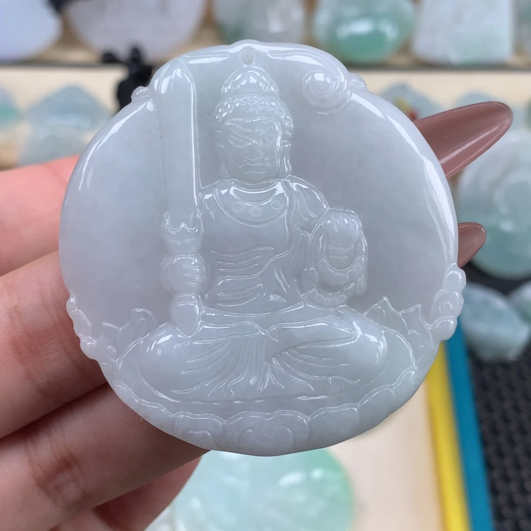 翡翠未镶嵌颈饰不动