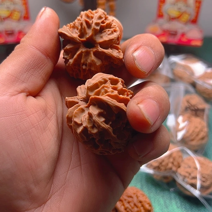 噜***3大叶紫檀（黑酸枝木类）40苹果全品