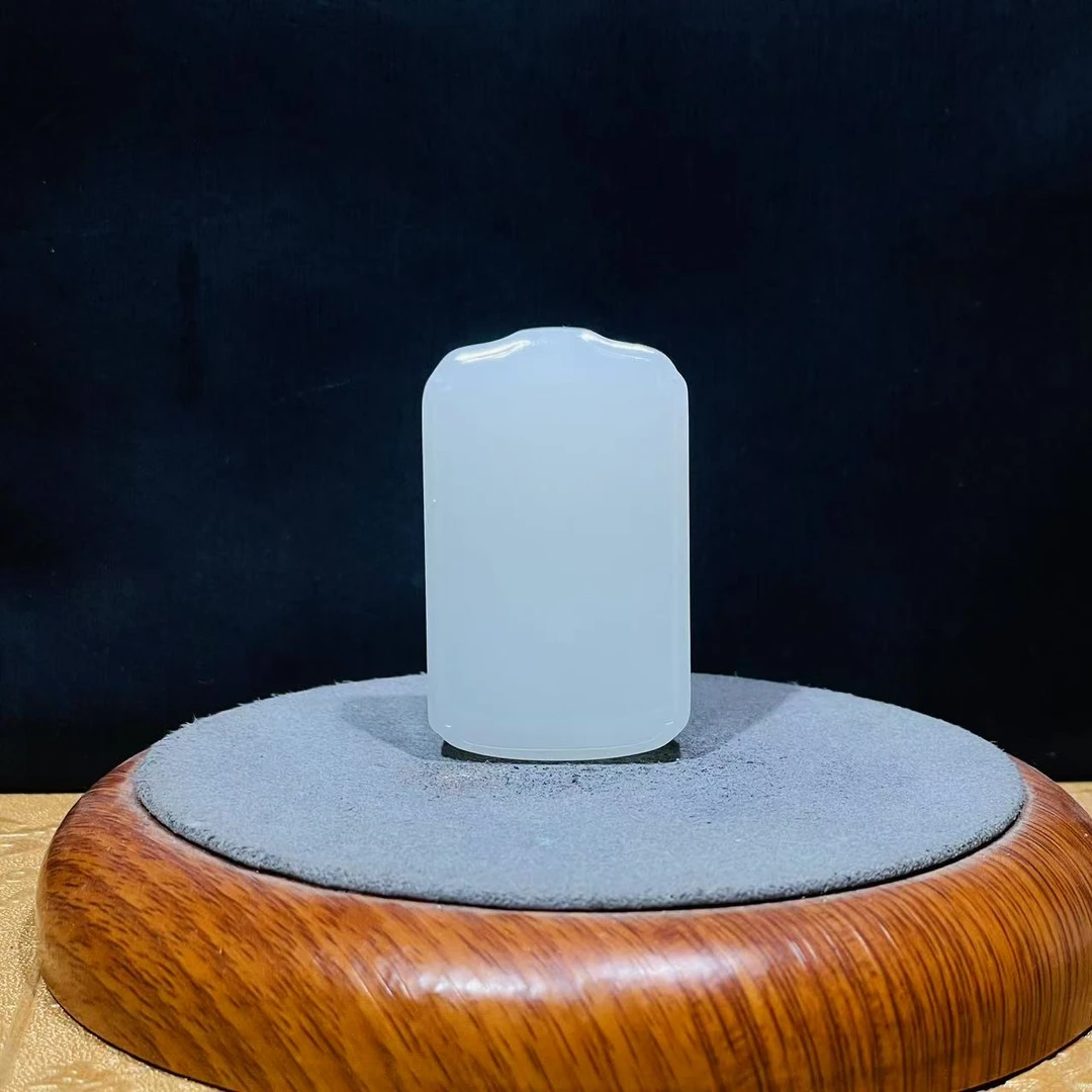 天然和田玉白玉无事牌纯手工雕刻打磨男女同款时尚精美款带有证书