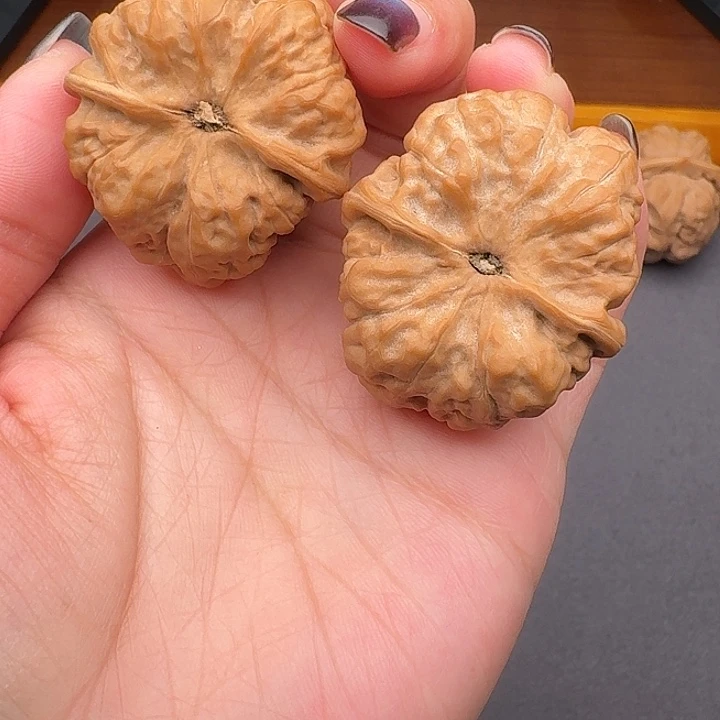 张***.37尺文玩核桃蛤蟆头