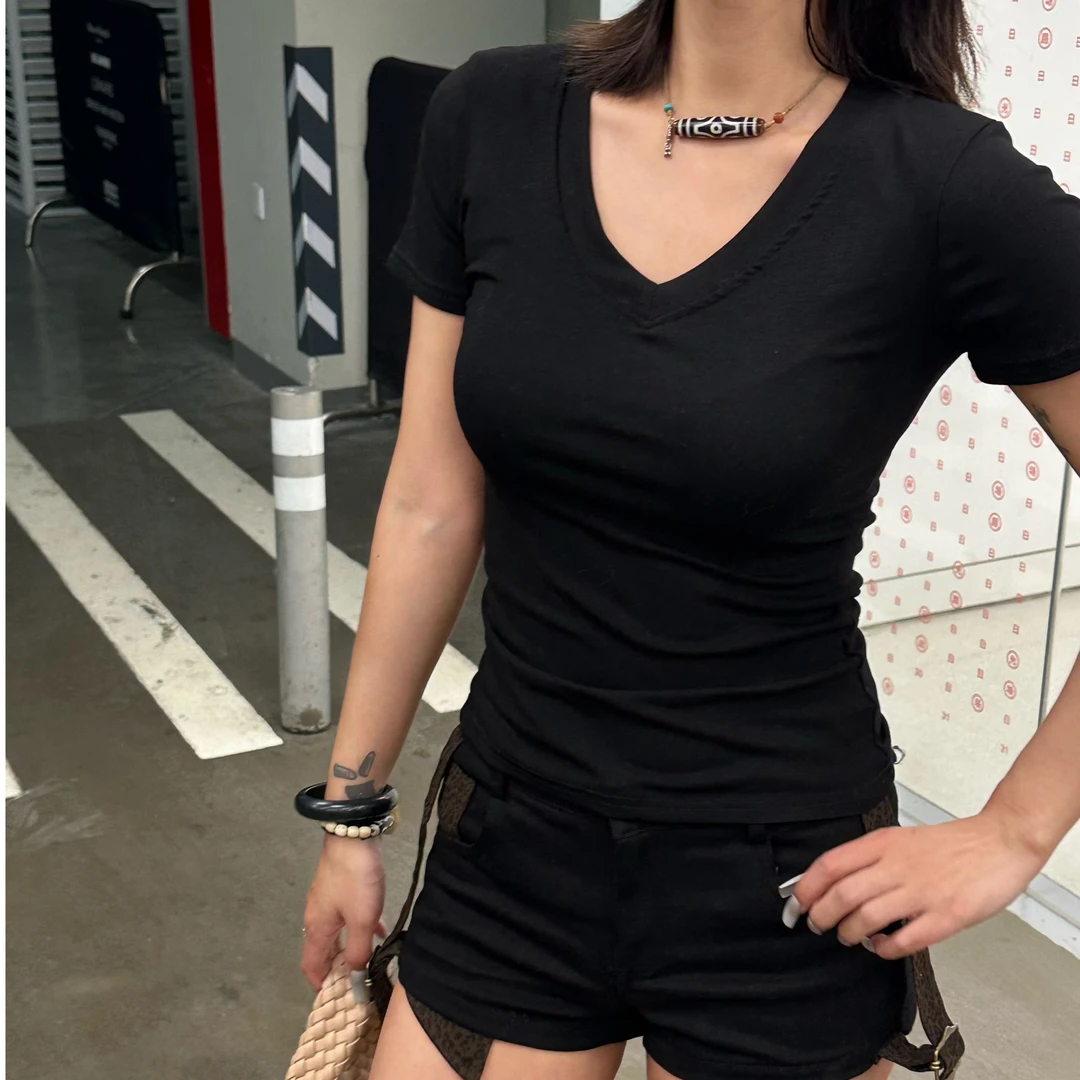 黑色V领收腰正肩短袖女夏季新款t恤修身显瘦辣妹纯欲短款大码上衣