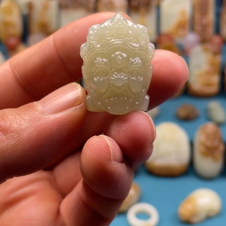 颈饰未镶嵌和田玉（糖玉）