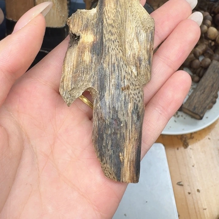 沉香碎屑沉香沉香奇楠块料11.7克