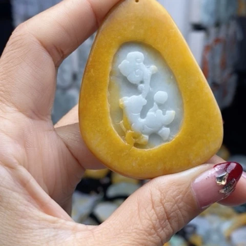 翡翠颈饰未镶嵌翡翠