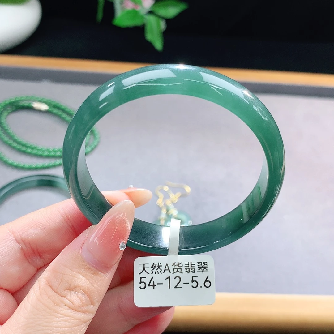 未镶嵌手镯（圆镯）翡翠