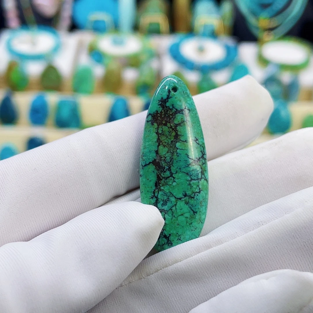 绿松石未镶嵌颈饰